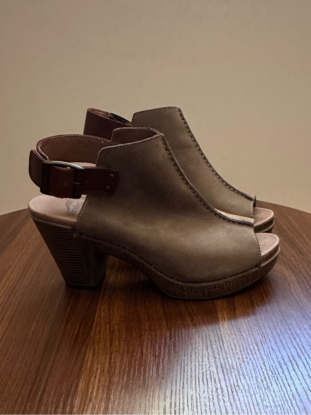 Dansko Reggie Taupe Milled Nubuck size 39